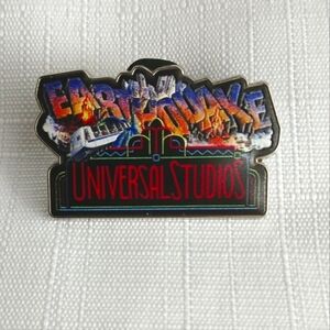 UNIVERSAL Studios Vintage Earthquake ride pin